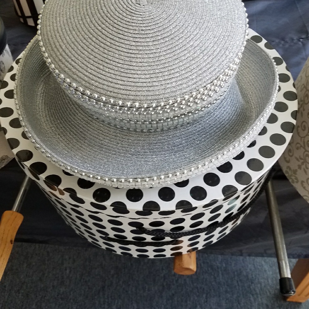 DRESSY HAT - Picture 2 of 2